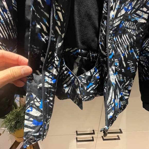 Winter ski jacket - Picture 2 of 5